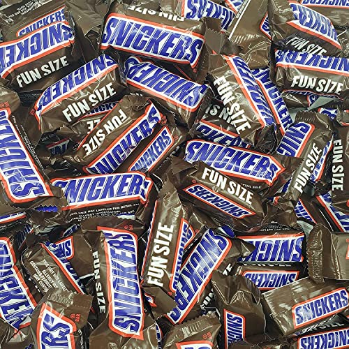 Snickers Fun Sizes Chocolate Caramel Candy Bars - 50 Individually Wrapped Candy with Roasted Peanuts, Nougat, Caramel, and Milk Chocolate (2 Pounds)