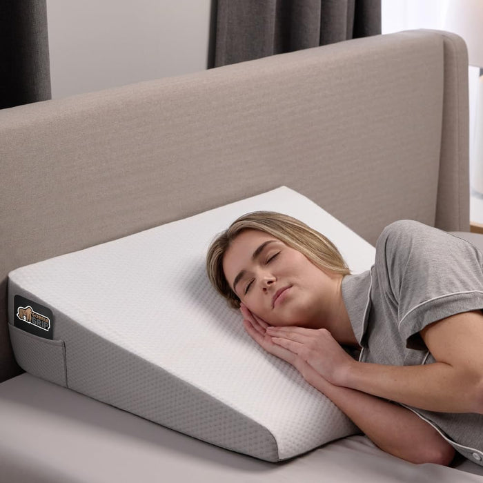 GORILLA GRIP Bed Wedge Ergonomic Sleeping Pillow, Soft Dual Layer Memory Foam, Stay in Place Dots, Breathable, Headboard Triangle Sleep Support for Reading Acid Reflux Anti Snoring, 7.5in White Gray
