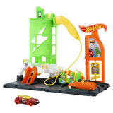 Hot Wheels City Toy Car Track Set, Super Recharge Fuel Station Playset with EV Chargers & 1:64 Scale Toy Vehicle