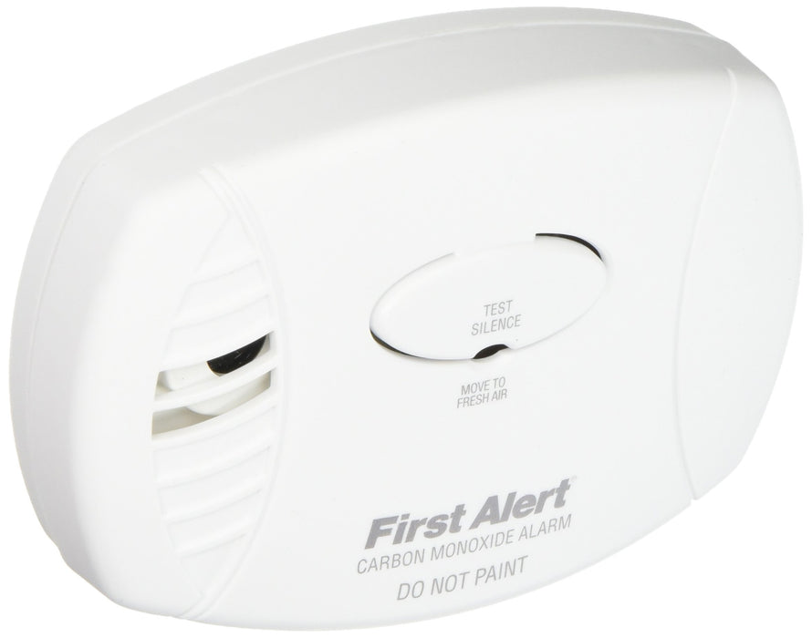 FIRST ALERT Carbon Monoxide Detector, No Outlet Required, Battery Operated, CO400, White, 2 Count (Pack of 1)