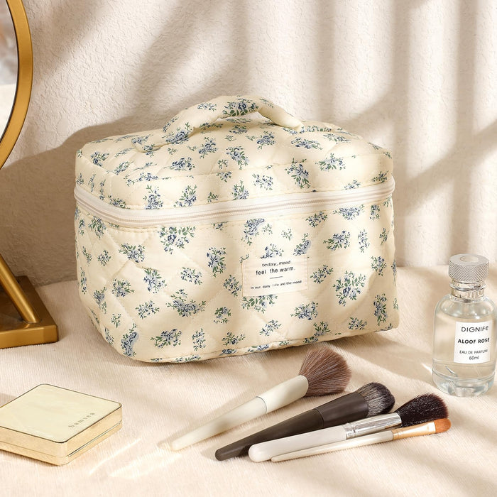 uekeboag Large Travel Quilted Makeup Bag for Women, Floral Cotton Cosmetic Bag, Coquette Aesthetic Floral Toiletry Organizer Bag(Blue Pattern