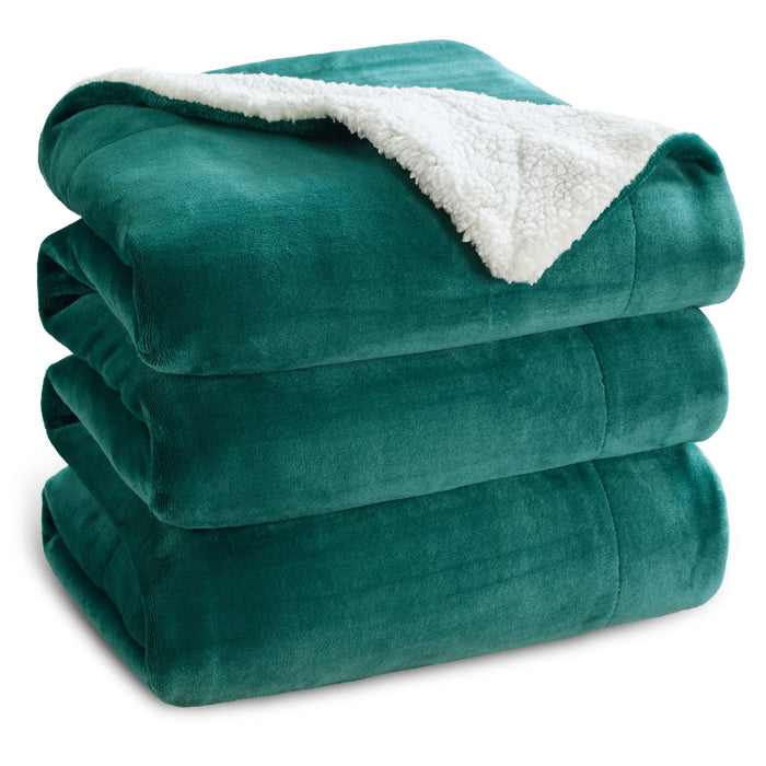 Bedsure Sherpa Fleece Blanket King Size for Bed - Thick and Warm Blanket for Winter, Christmas Blanket Gift, Dark Green, 108x90 Inches