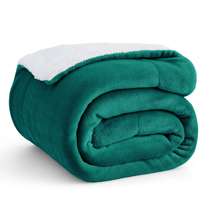 Bedsure Sherpa Fleece Dark Green Throw Blanket for Couch - Thick and Warm Blanket for Winter, Christmas Throw Blanket Gift, Christmas Blanket Decor, 50x60 Inches