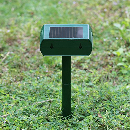 Animal Repellent Solar Powered Ultrasonic Animal Repellent Motion Sensor and Flashing Light Outdoor Weatherproof Farm Garden Lawn for Cat Dog Coyote Bird Skunk Snake Raccoon Rabbit Squirrel