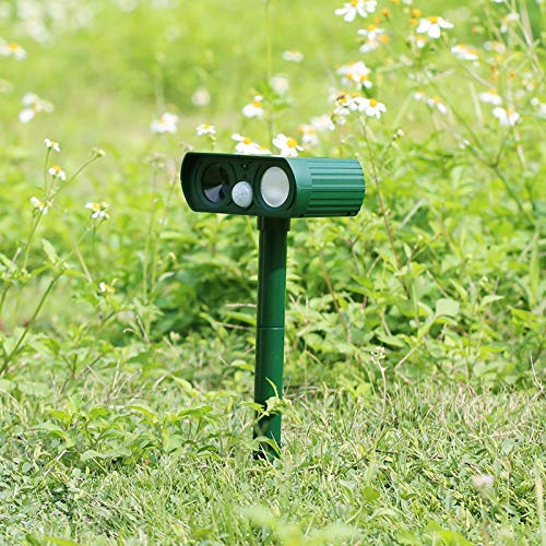 Animal Repellent Solar Powered Ultrasonic Animal Repellent Motion Sensor and Flashing Light Outdoor Weatherproof Farm Garden Lawn for Cat Dog Coyote Bird Skunk Snake Raccoon Rabbit Squirrel